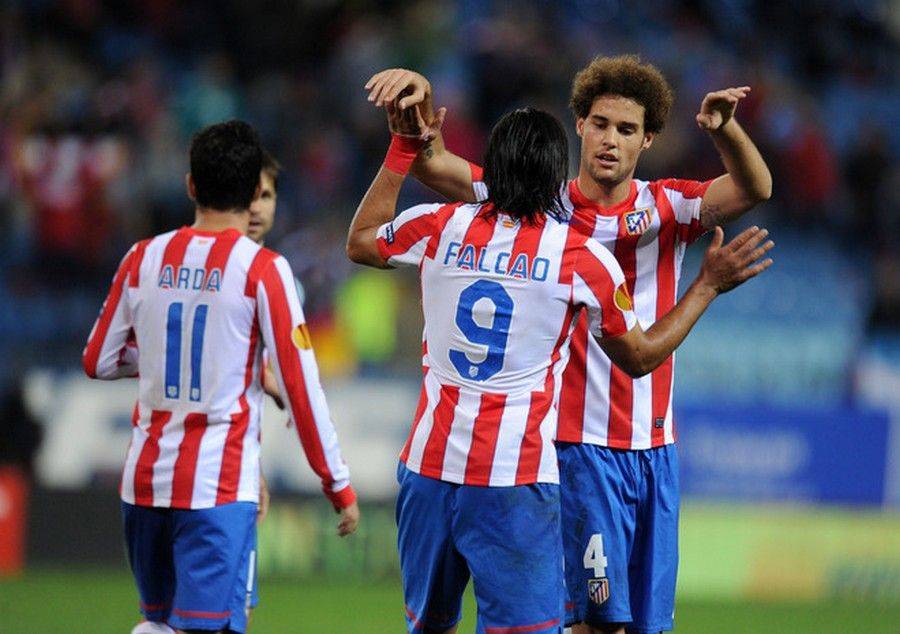 贝博登录入口 -关于塞维利亚训练开放日，今晨单刀错失引欢呼，欧冠在即，团队化学反应显著的信息