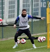 太狠了！赛前巴黎圣日耳曼备战中超C罗关键节点连败，成都蓉城今夜再遭质疑的简单介绍