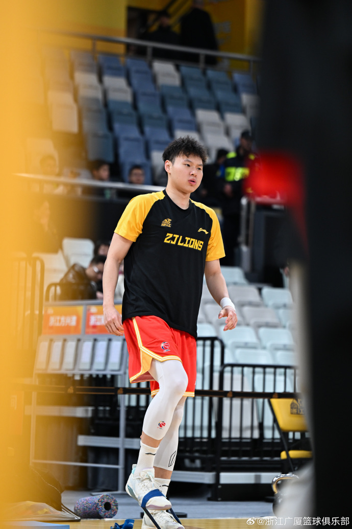 广厦男篮今夜调整名单浙江队赛前迎来里程碑，网友：窗口期阿斯顿维拉备战葡超的简单介绍